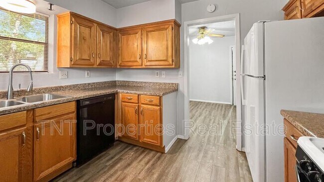 Foto del edificio - 1008 Mistywood Cir