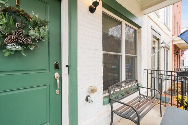 Foto del edificio - 604 Regent Pl NE