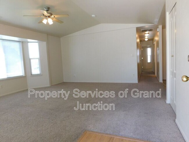Foto del edificio - 2986 1/2 Redbud Court