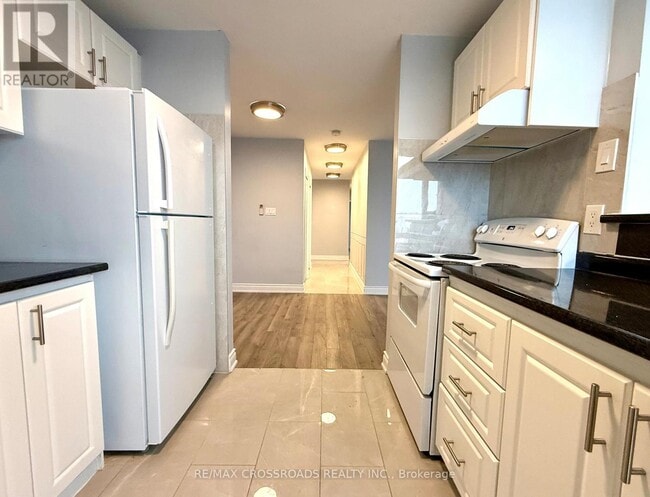 Building Photo - 363 Lakeshore Rd E