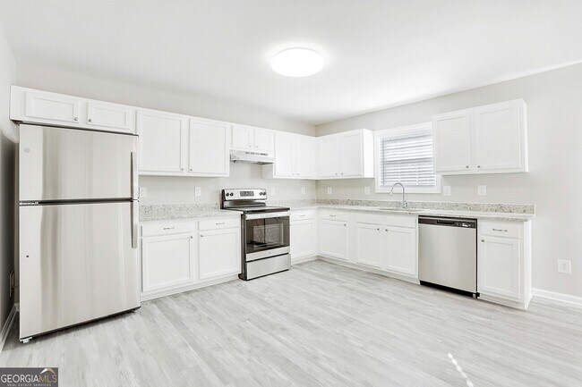 Building Photo - 241 Village Dr