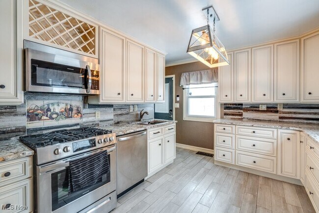 Building Photo - 301 Bogart Rd