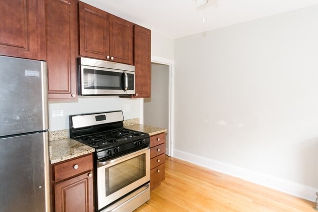 Building Photo - 2115 W Ainslie St