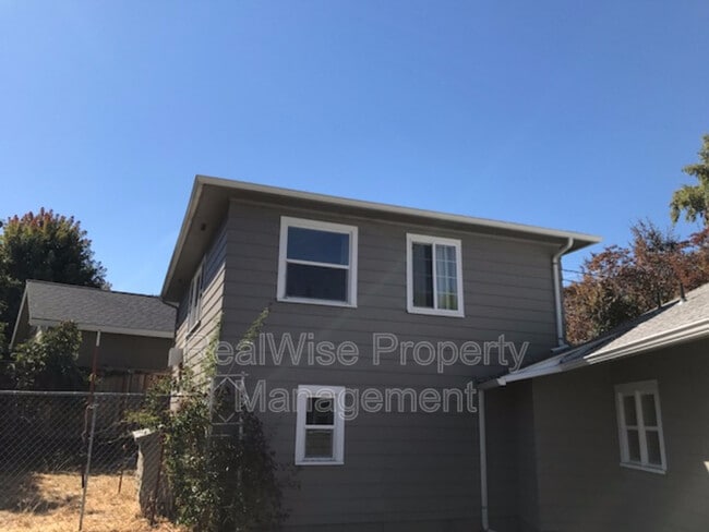 Foto del edificio - 720 Siskiyou Blvd