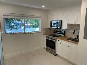 Building Photo - 2 br, 2 bath House - 1155 NE 123rd St # A
