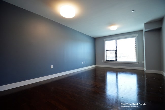 Building Photo - 2565 Washington St