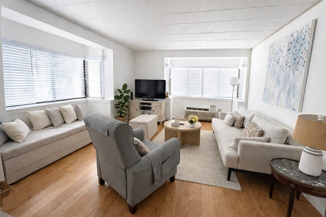 Building Photo - 5 Linden St