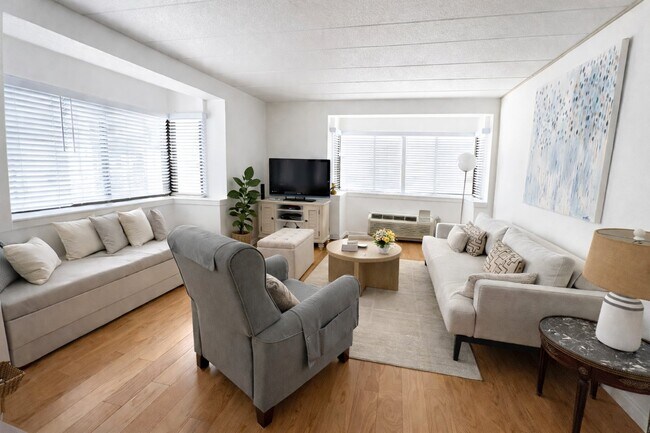 Building Photo - 5 Linden St