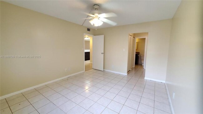 Building Photo - 2 bedroom in Hollywood FL 33023