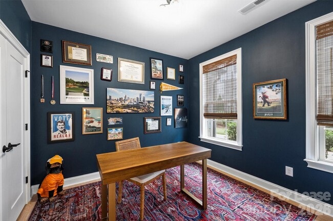 Foto del edificio - 5038 Harrowsmith Ln