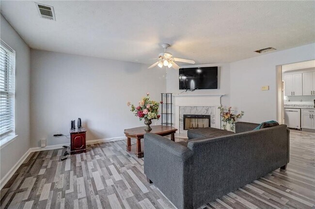 Building Photo - 811 Sugar Oak Ln