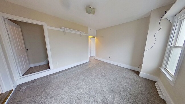 Building Photo - 3 Bedroom Duplex with Finished Loft
