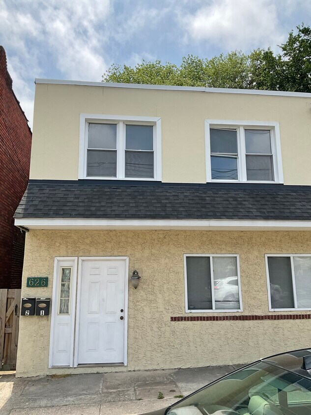 Foto principal - 626 W Airy St
