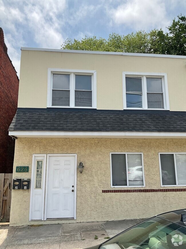 Building Photo - 626 W Airy St