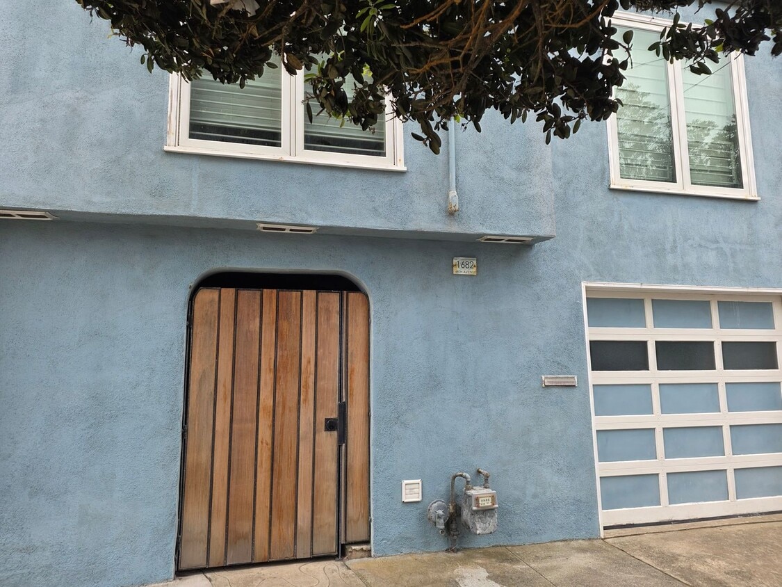 Foto principal - Remodeled Home 2 Blocks from Ocean Beach