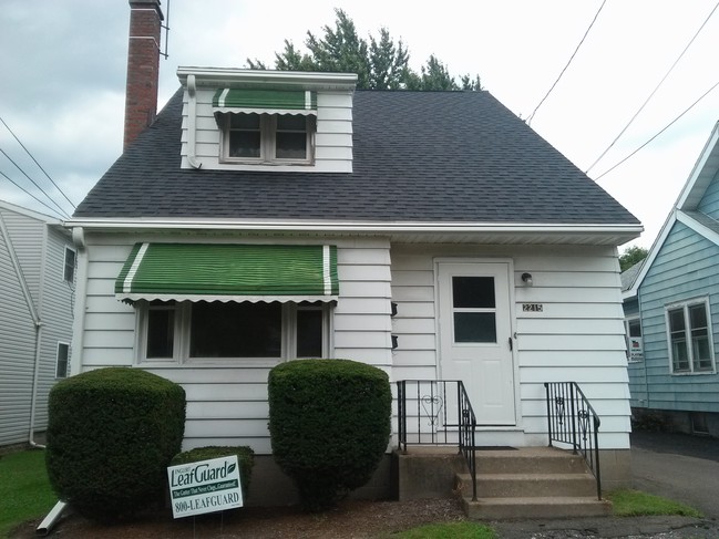 Building Photo - 2215 Bird Dr