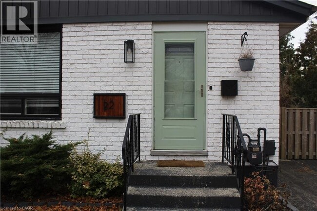 Building Photo - 22 Debby Crescent