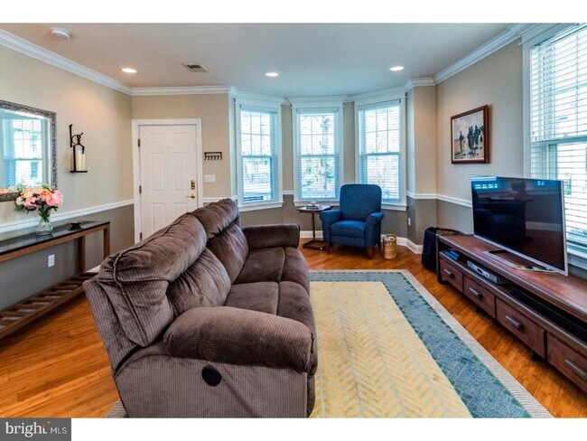 Foto del edificio - 116 Leigh Ave