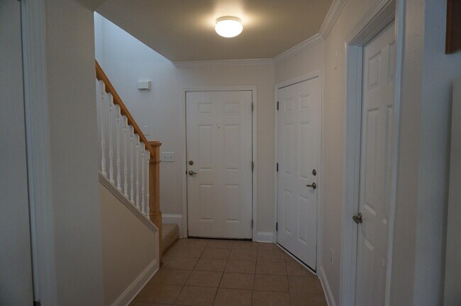 Building Photo - 523 Wingspan Way