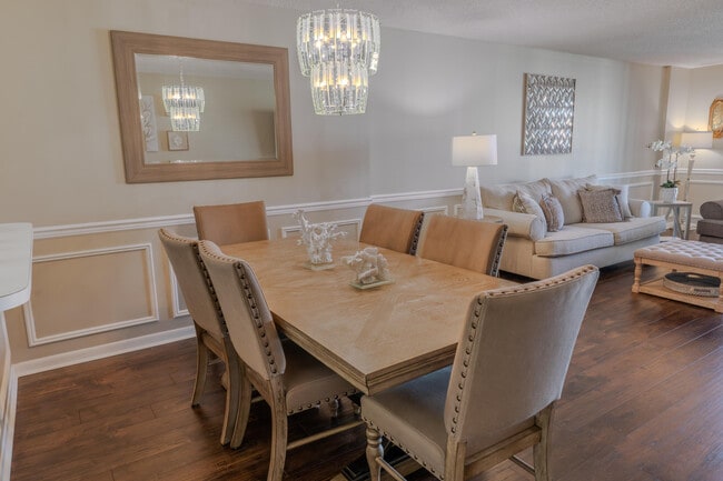 Foto del edificio - 4725 Lucerne Lakes Blvd E