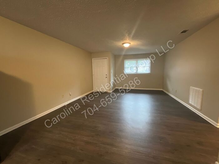 Foto principal - 322 E Sumter St