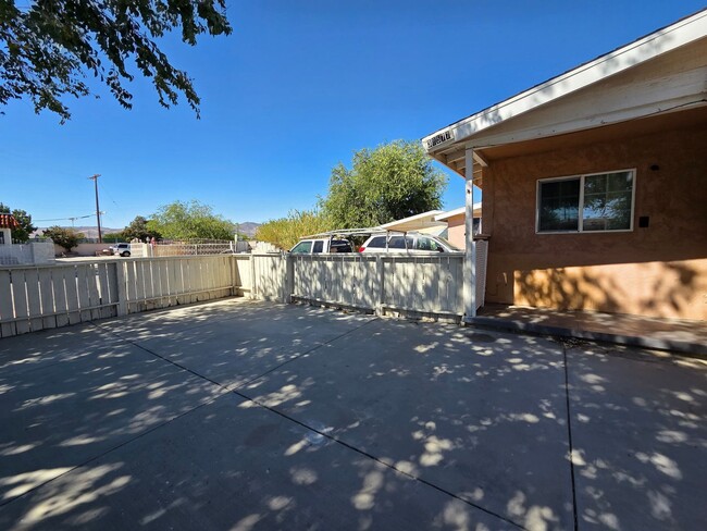 Building Photo - New Listing!