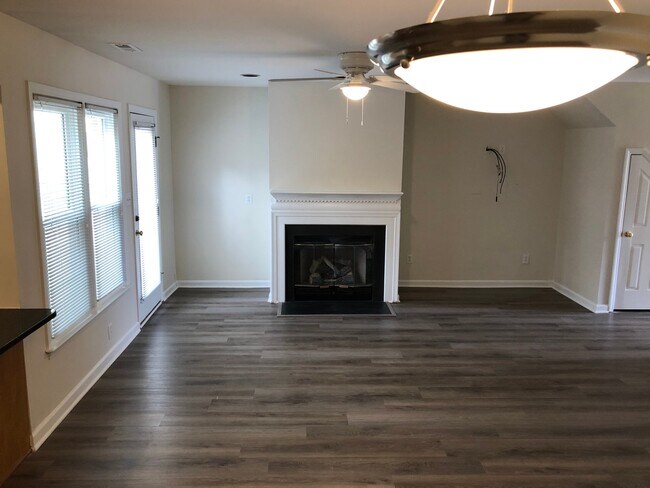 Foto del edificio - 6705 Twin Tree Ct