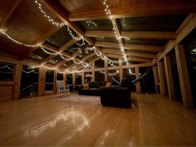 Foto del edificio - 148 Eagle Fjord Rd