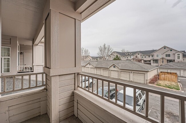 Foto del edificio - Spacious & Bright 2-Bed, 2.5-Bath Townhome...