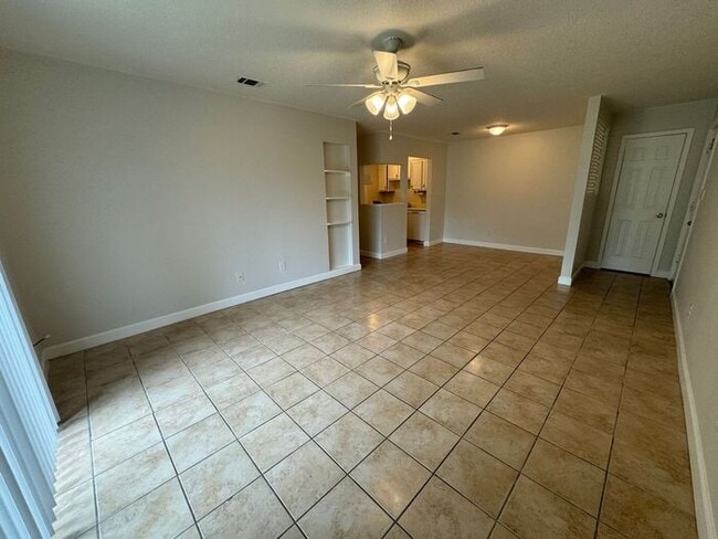 Building Photo - Gulf Breeze - Greenbriar Estates - 2 bedro...