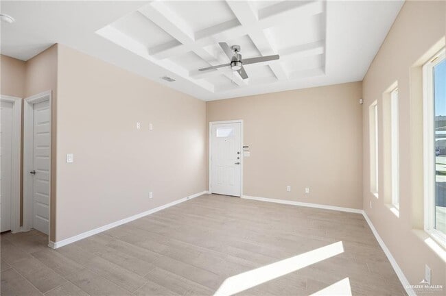 Building Photo - 914 N Spruce St