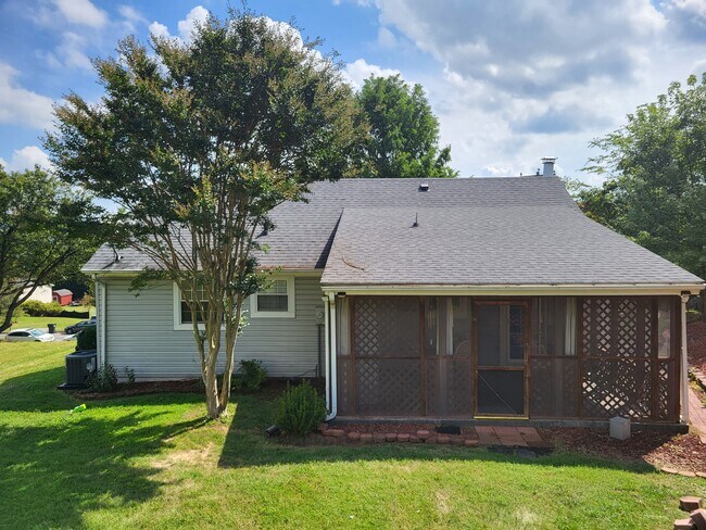 Foto del edificio - 518 Hillview Dr