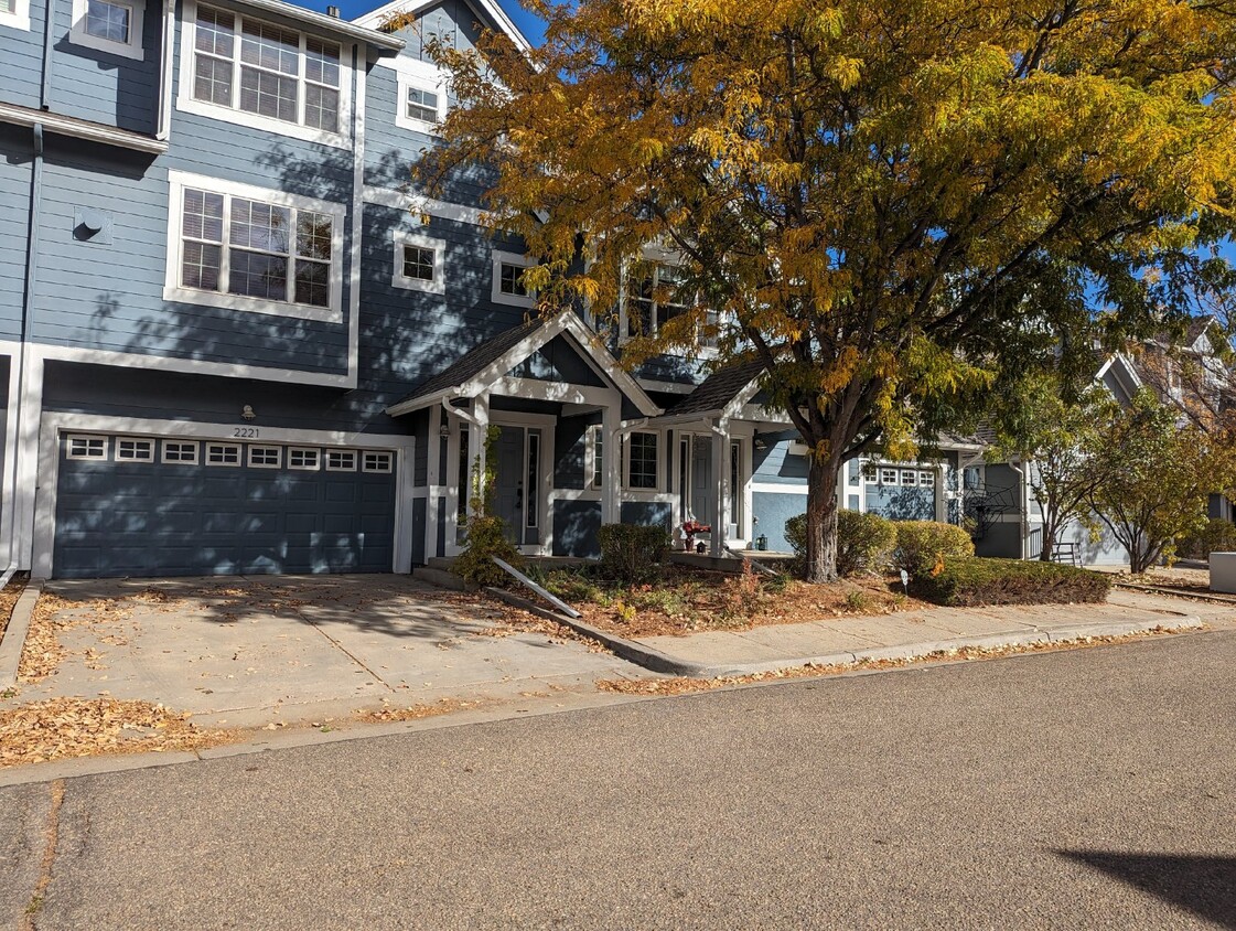 Primary Photo - Wonderful townhome in SW Longmont!