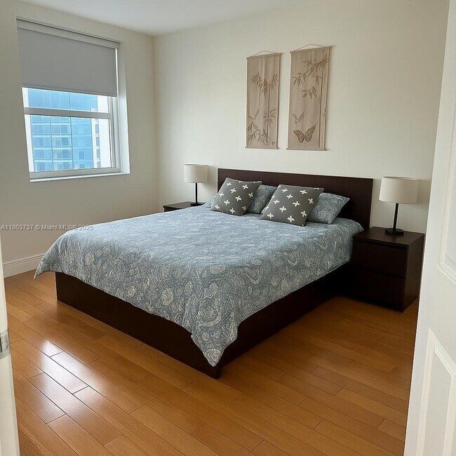 Building Photo - 1155 Brickell Bay Dr