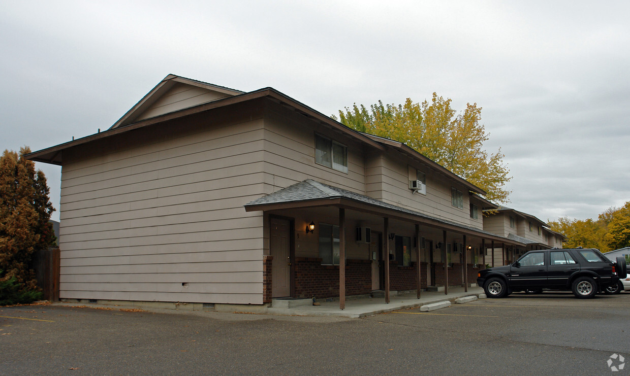 Primary Photo - Holly Street Apartments