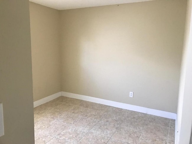 Building Photo - 2374 Harbor Town Dr