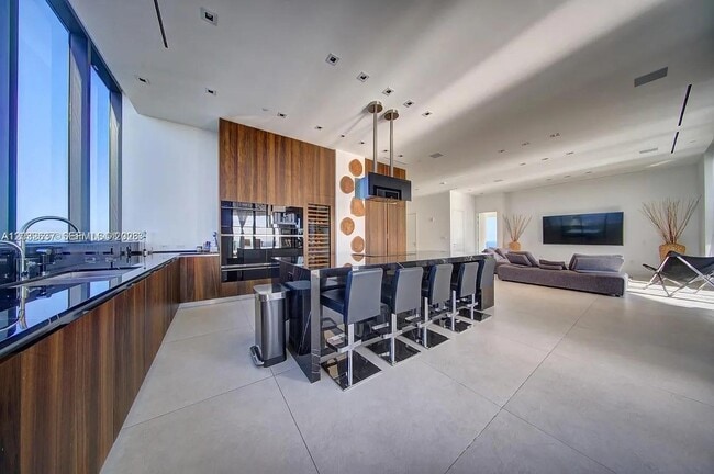 Building Photo - 17141 Collins Ave