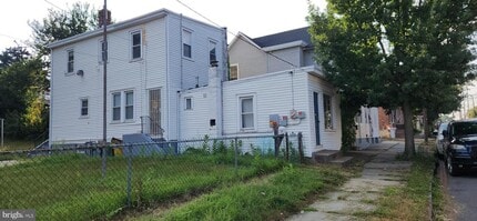 Building Photo - 709 Mulberry St