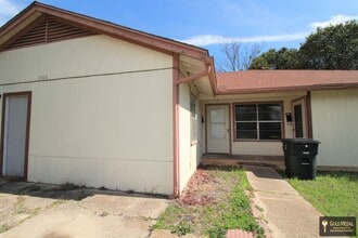 Building Photo - 1706 Cole St