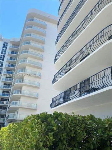 Foto del edificio - 8877 Collins Ave