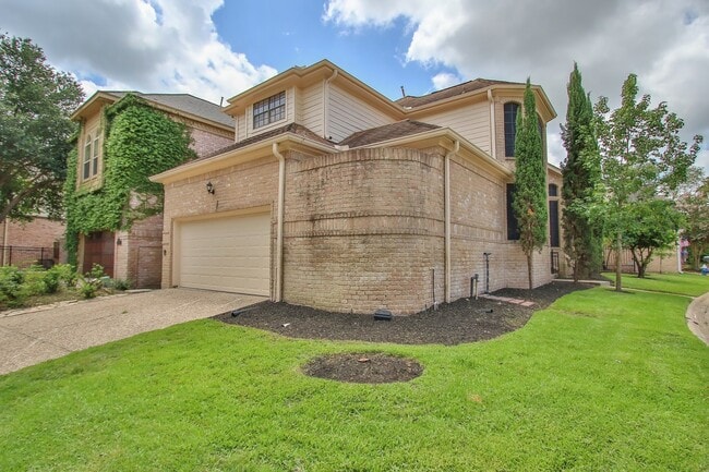 Foto del edificio - Huge breathtaking home!! Gated comunity with private lakes!