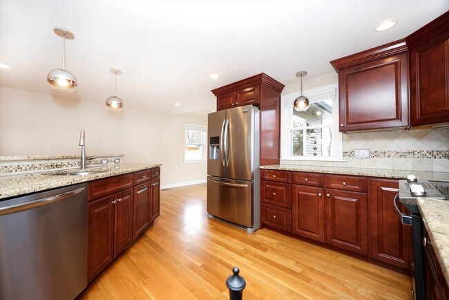 Building Photo - 48 Graymore Rd