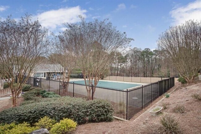 Foto del edificio - Very Spacious 2bd/2ba Condo in Brookhaven ...