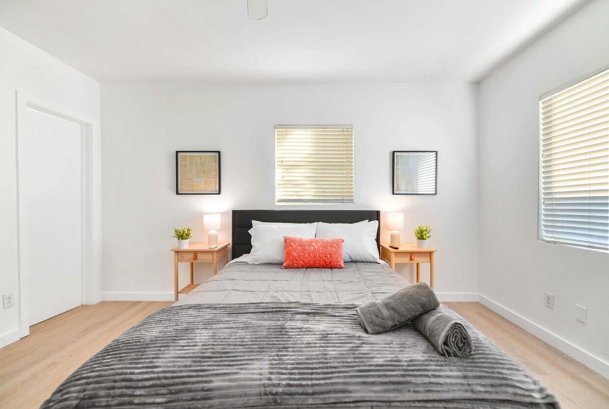 Foto principal - 515 NE 82nd St
