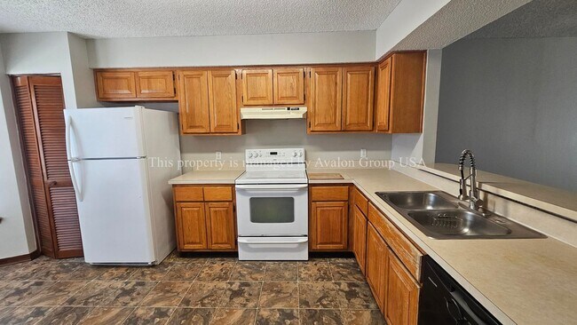 Foto del edificio - 7690 Jana Ln S