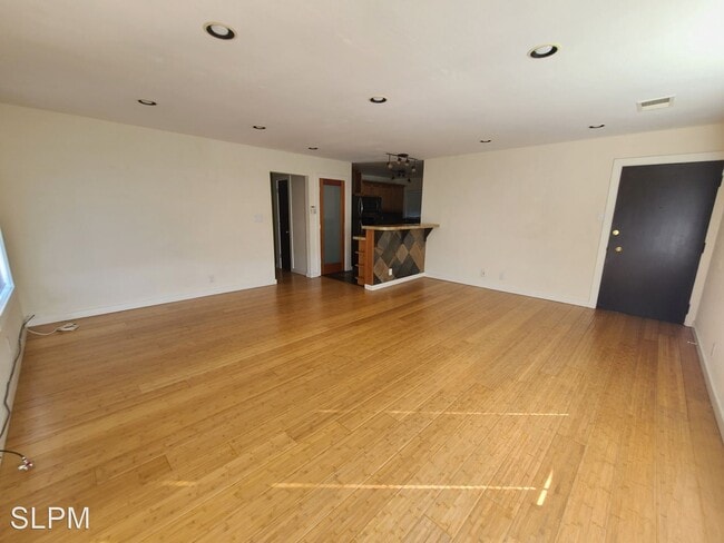 Foto del edificio - 8061 Greenridge Dr