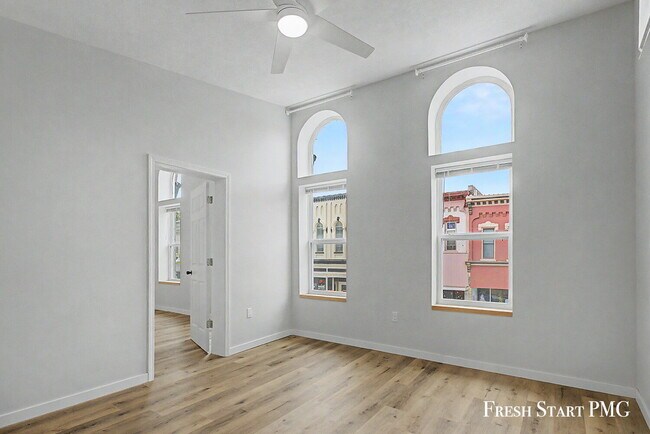 Foto del edificio - Newly Renovated 3-Bed, 2-Bath Loft in Downtown Portland