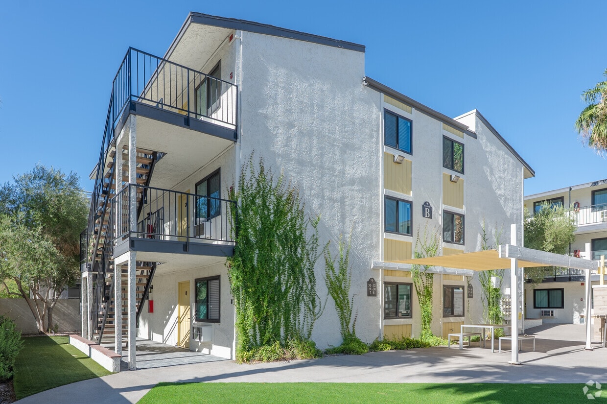 Foto principal - 8th Street Apartments