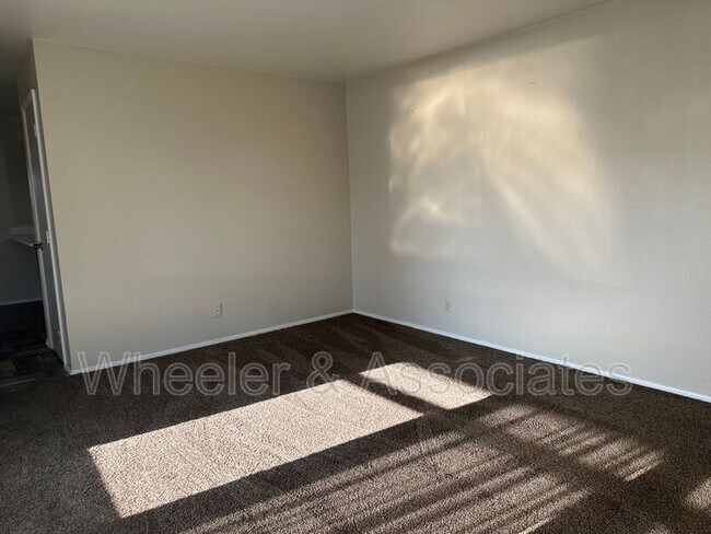 Building Photo - 242 W 4850 S