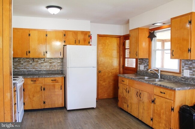 Building Photo - 481 Riffey Ln